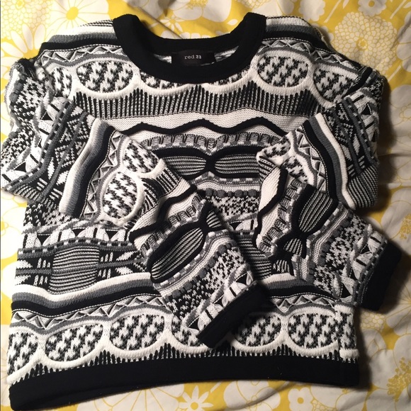 ๐ Red 23 Textured Sweater ๐ - Picture 3 of 6